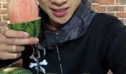 临沧网红吃瓜事件视频播放,视频播放引发全网热议