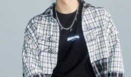 娱乐吃瓜男导演,揭秘“娱乐吃瓜男导演”的幕后故事