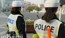 辅警视频爆料女子,女子涉嫌违法行为引发社会关注