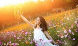 女子爆料破坏草地视频播放,女子爆料破坏草地视频引发热议