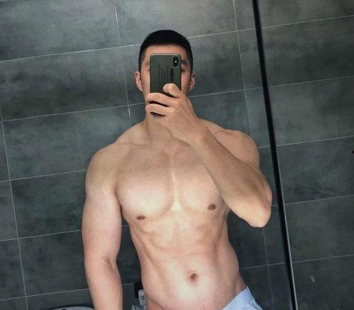 娱乐吃瓜酱肌肉男